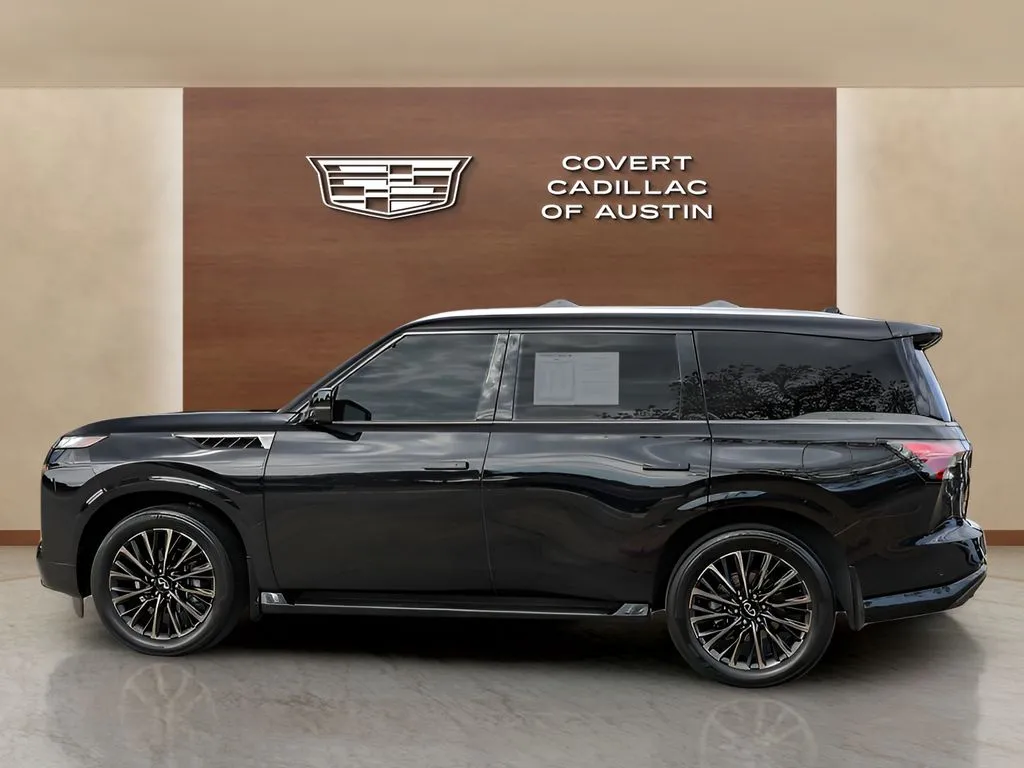 Infiniti QX80 photo 2