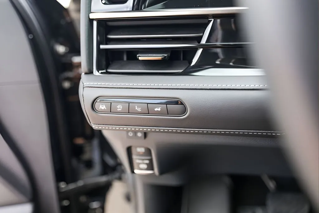 Infiniti QX80 photo 15