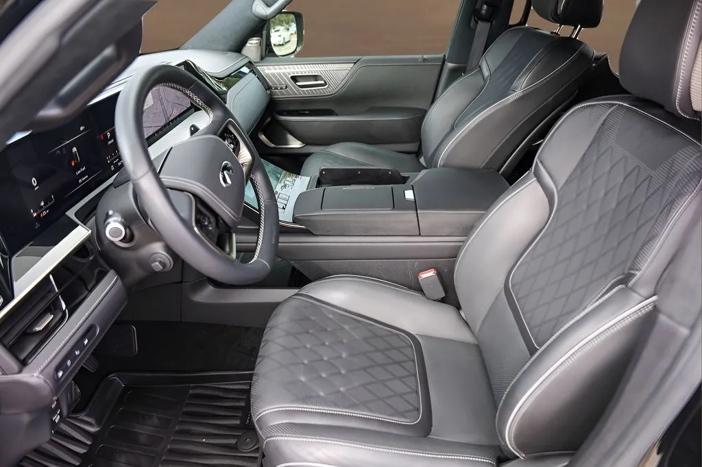 Infiniti QX80 photo 9