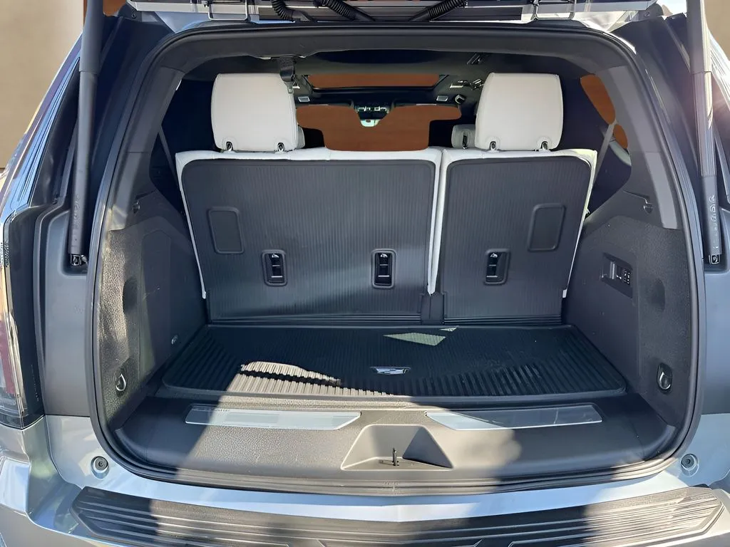 Cadillac Escalade photo 9