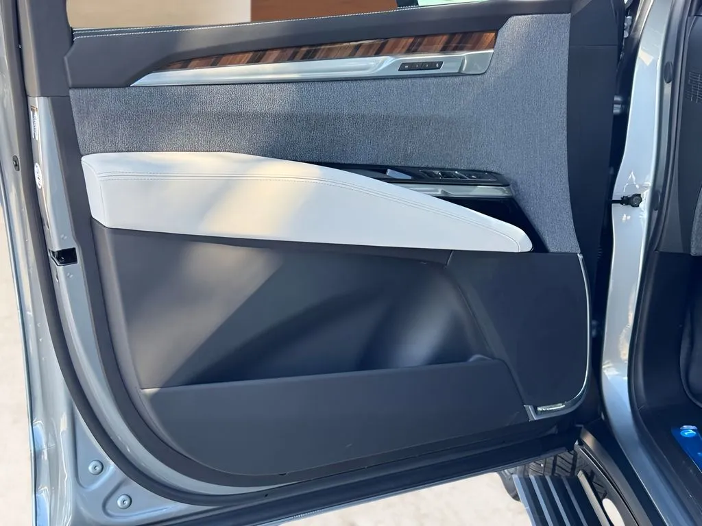 Cadillac Escalade photo 16