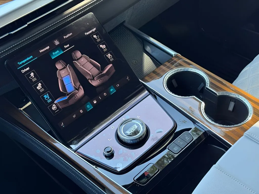 Cadillac Escalade photo 25
