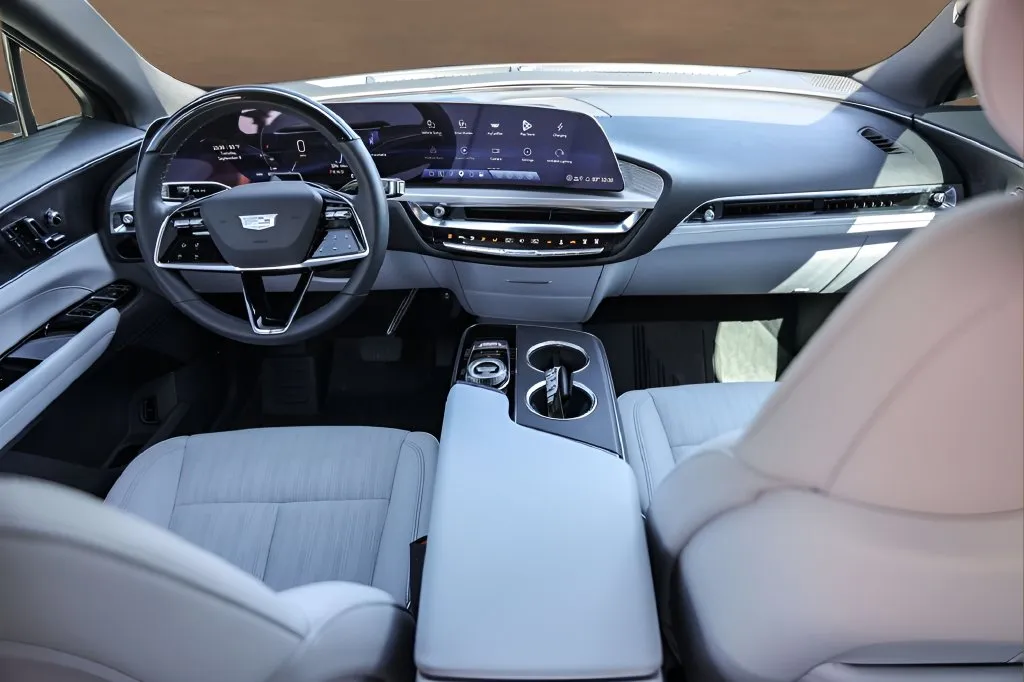 Cadillac Lyriq photo 18