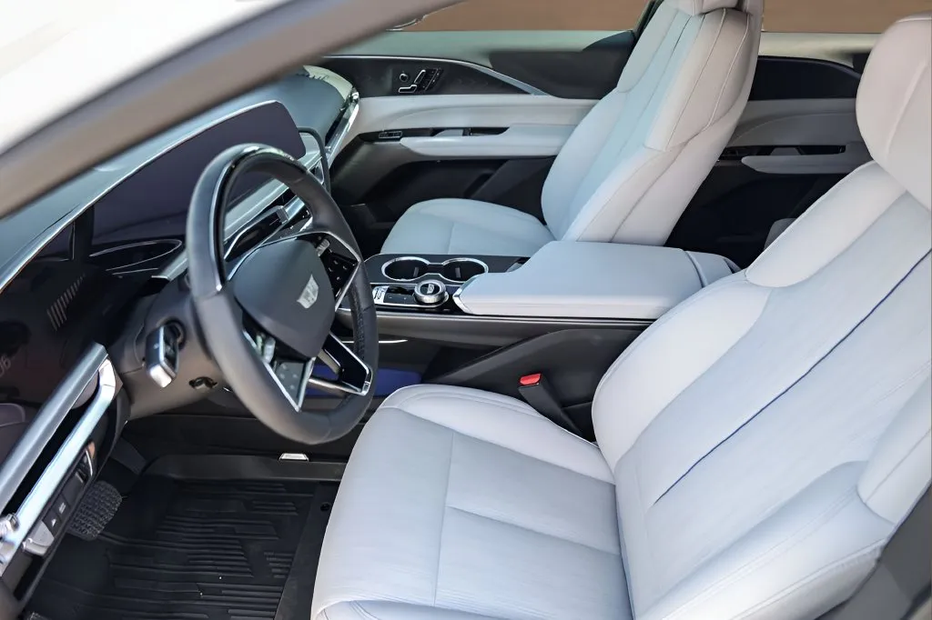 Cadillac Lyriq photo 6