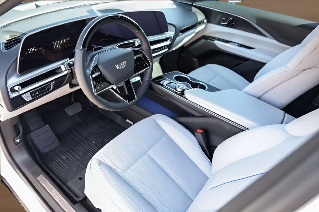 Cadillac Lyriq photo 7