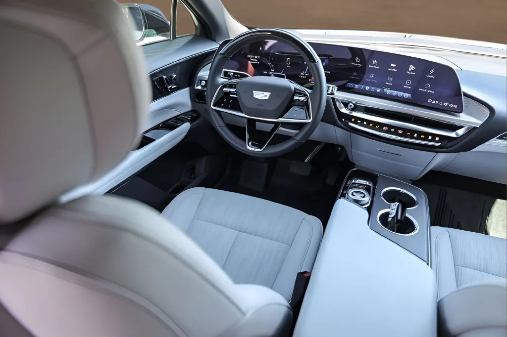 Cadillac Lyriq photo 19