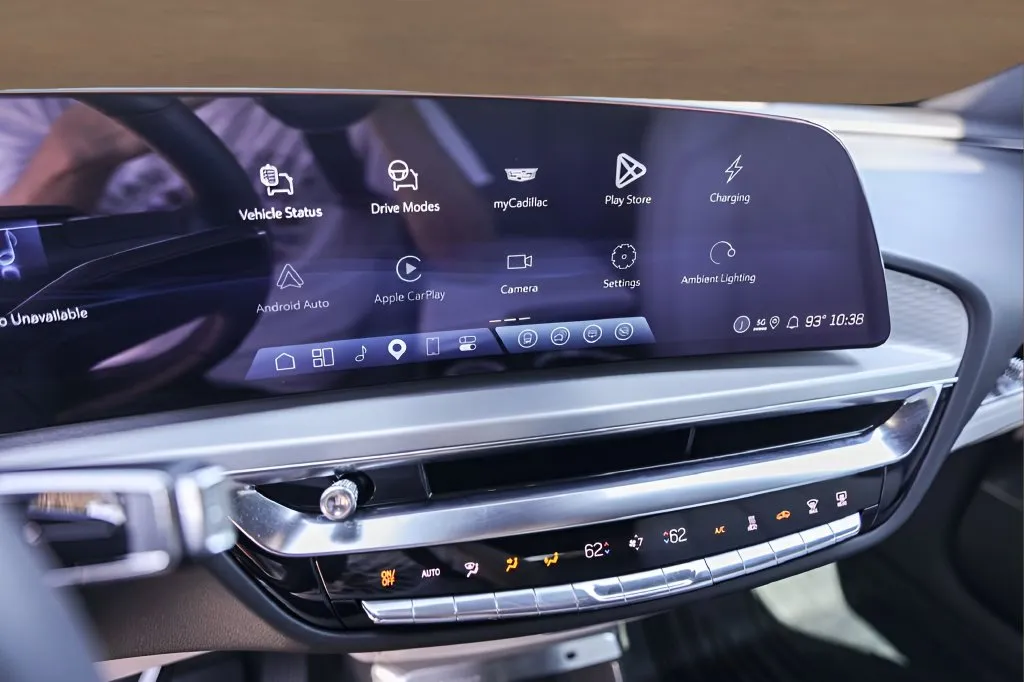 Cadillac Lyriq photo 11