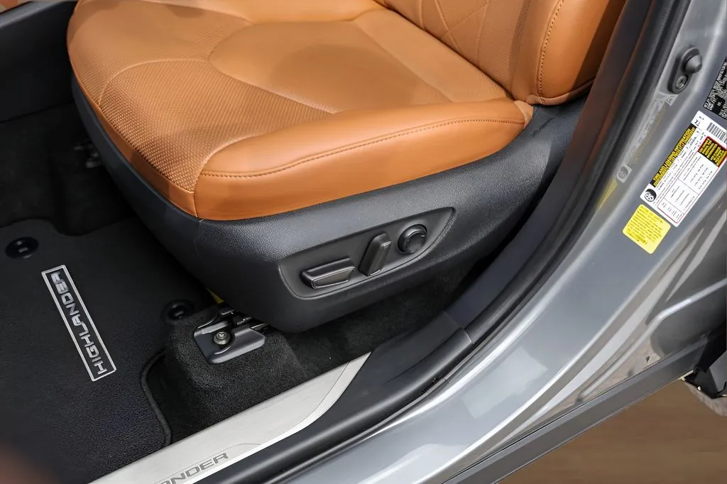 Toyota Highlander photo 8