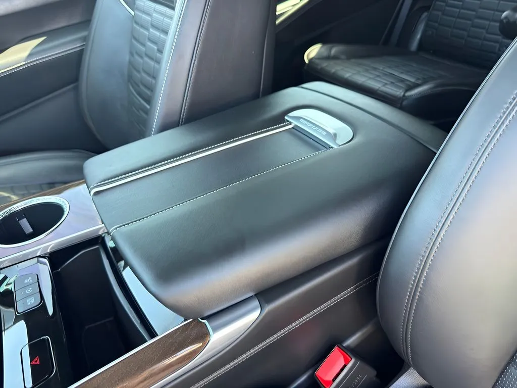 Cadillac Escalade photo 14