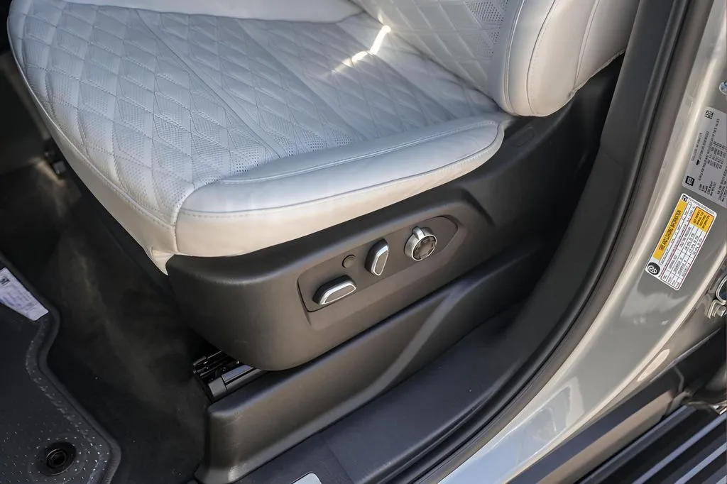 Cadillac Escalade photo 8