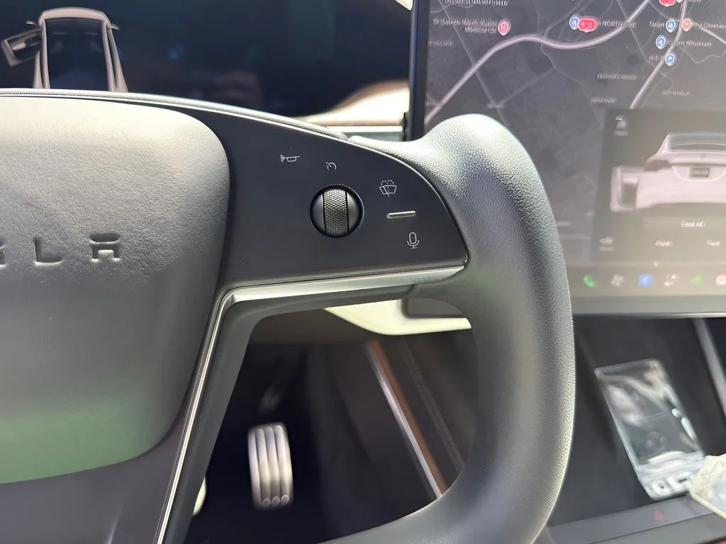 Tesla Model X photo 20