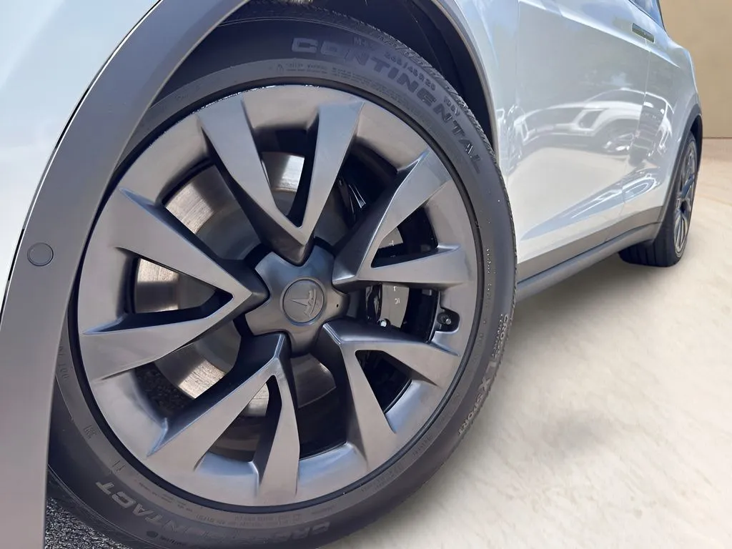 Tesla Model X photo 4