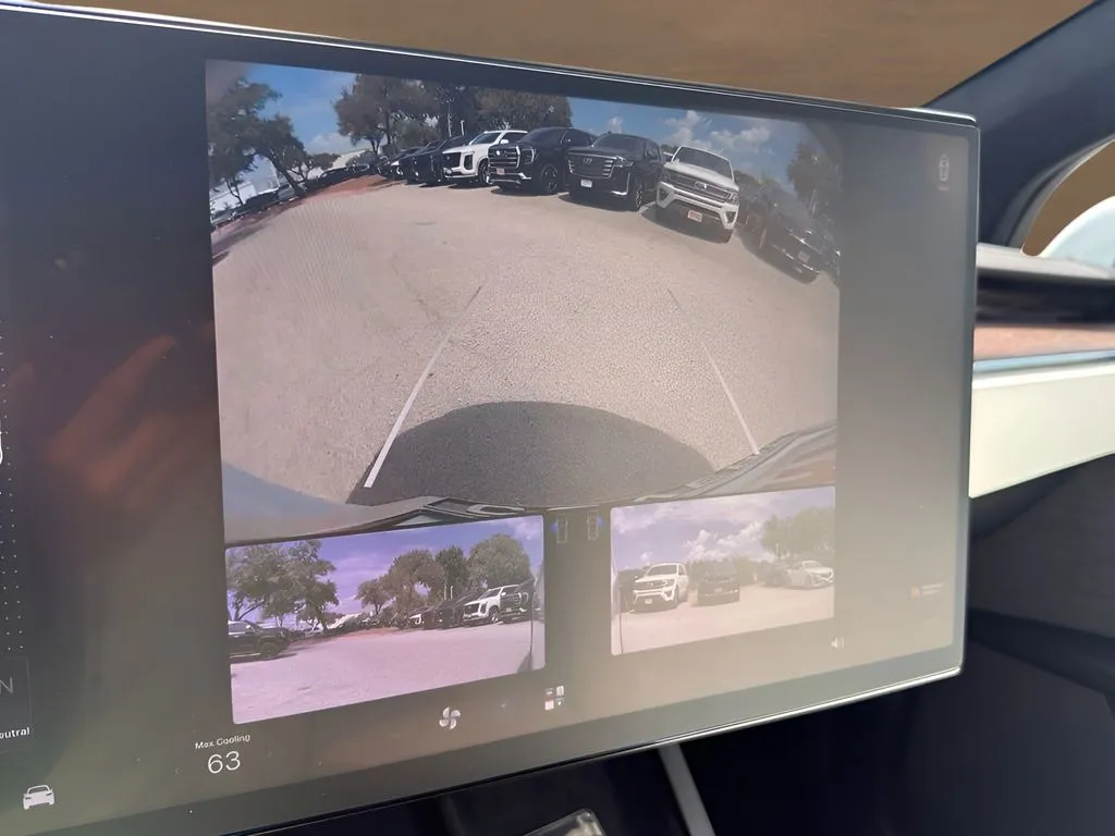 Tesla Model X photo 17