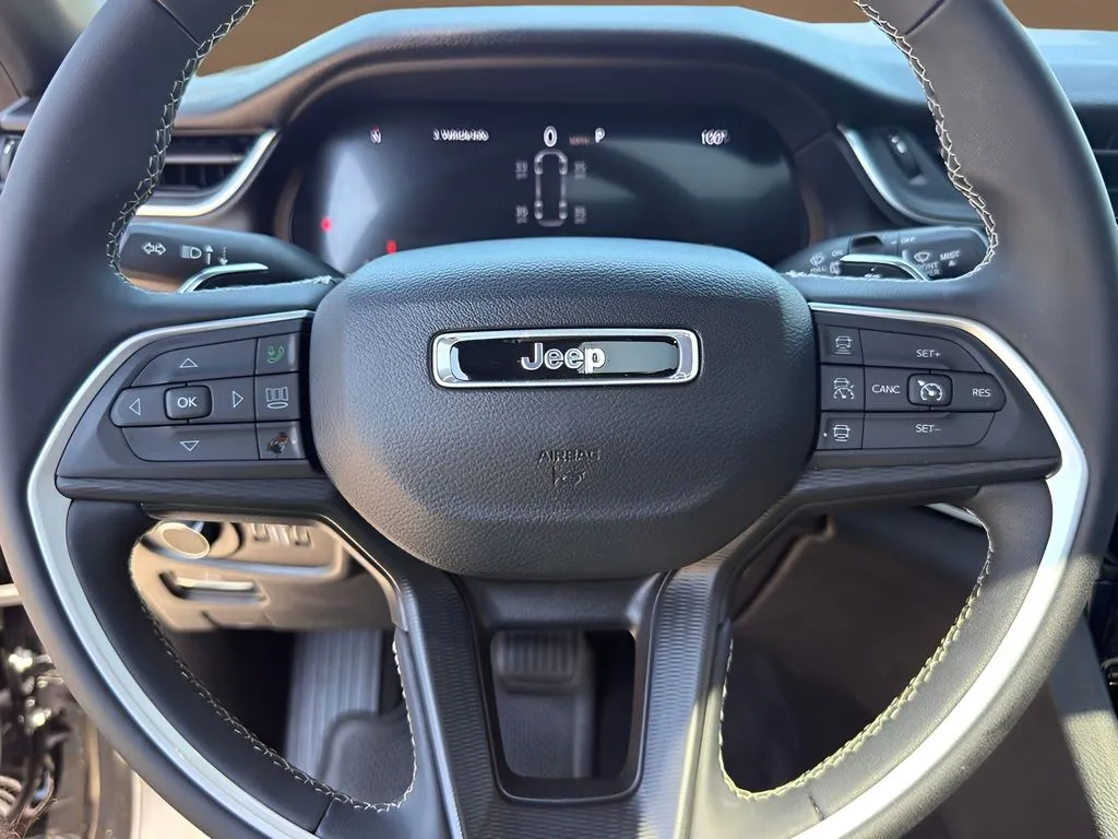 Jeep Grand Cherokee L photo 18