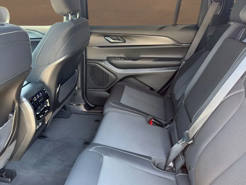 Jeep Grand Cherokee L photo 25