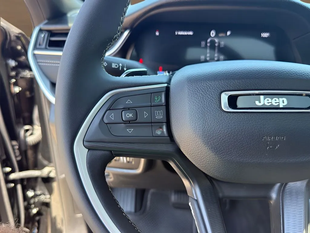 Jeep Grand Cherokee L photo 17