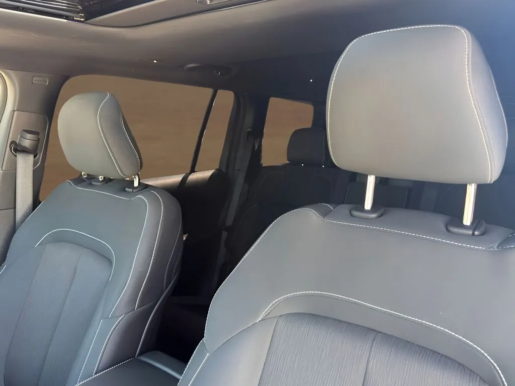Jeep Grand Cherokee L photo 11