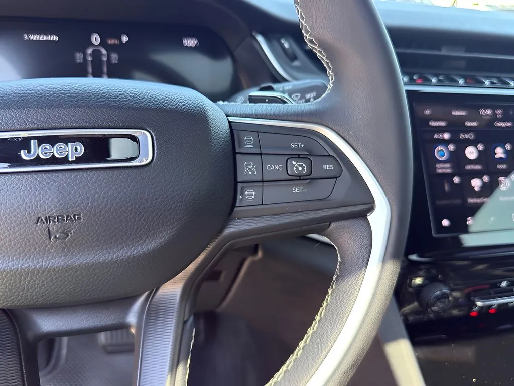 Jeep Grand Cherokee L photo 16