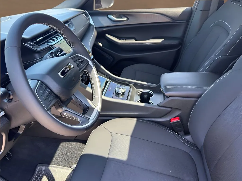 Jeep Grand Cherokee L photo 12
