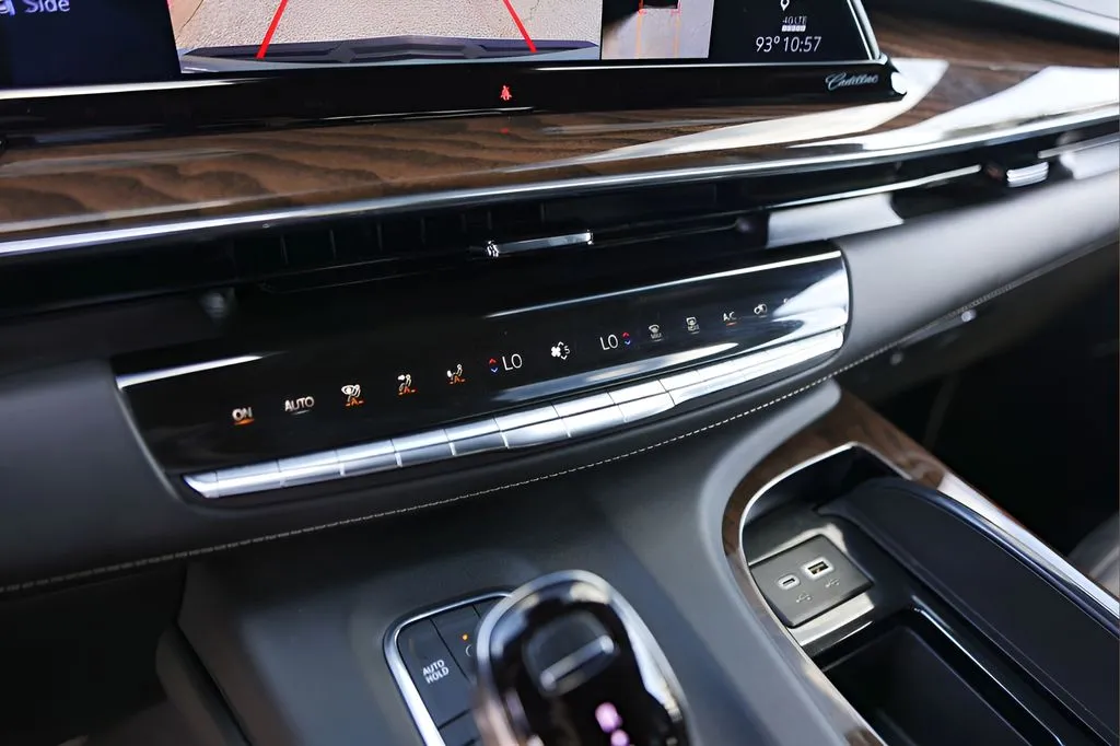 Cadillac Escalade photo 17
