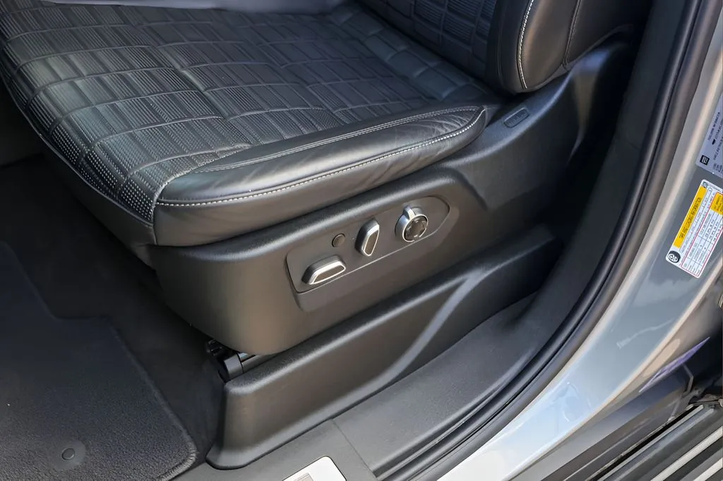 Cadillac Escalade photo 8