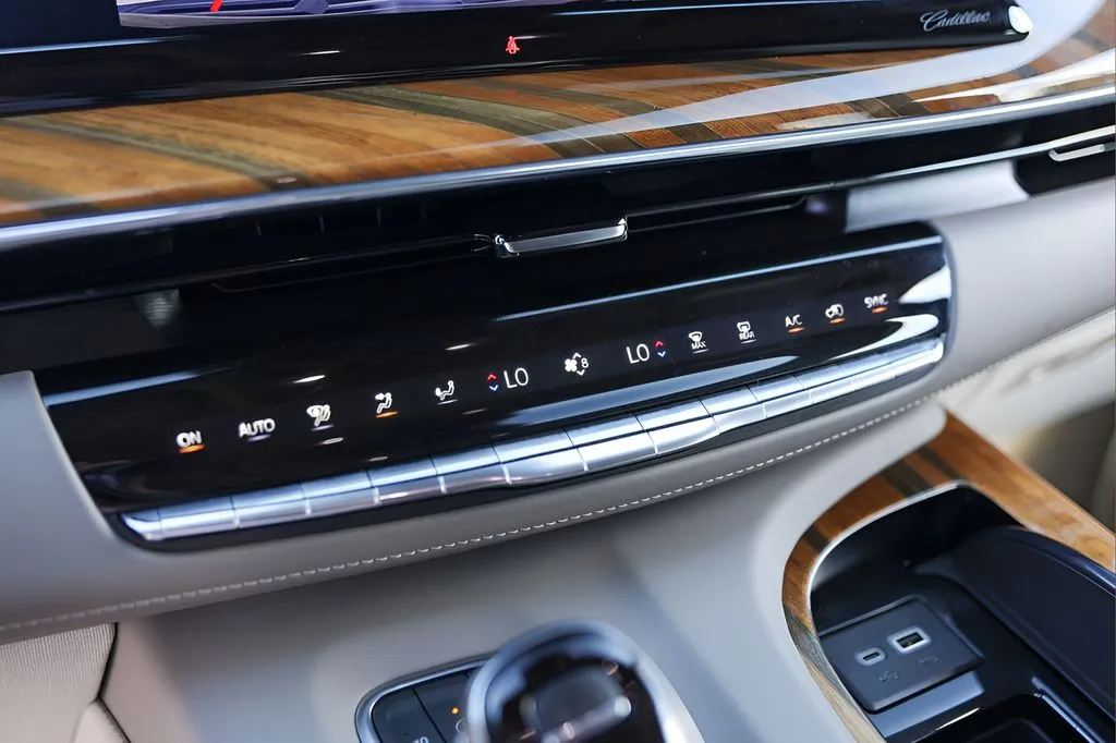 Cadillac Escalade photo 18