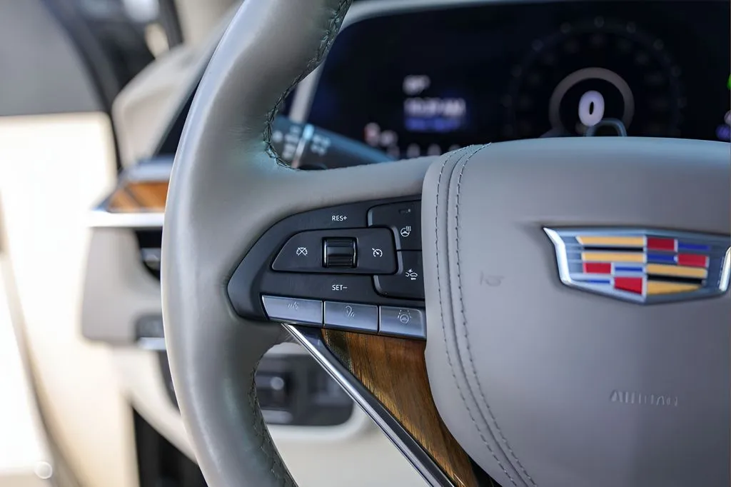Cadillac Escalade photo 14