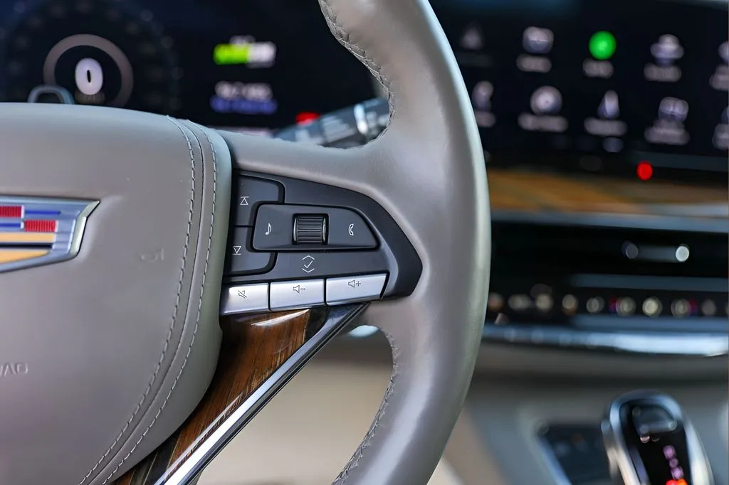 Cadillac Escalade photo 13