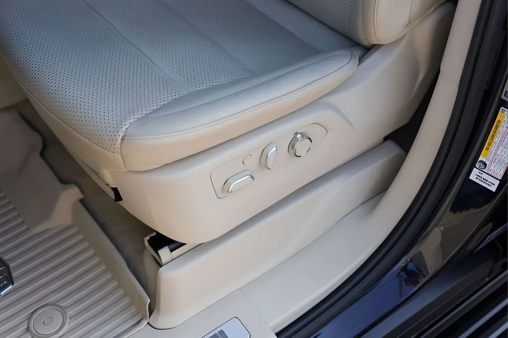 Cadillac Escalade photo 8