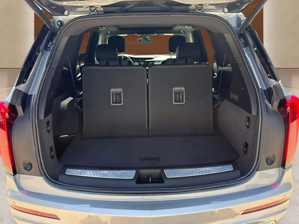 Cadillac XT6 photo 8