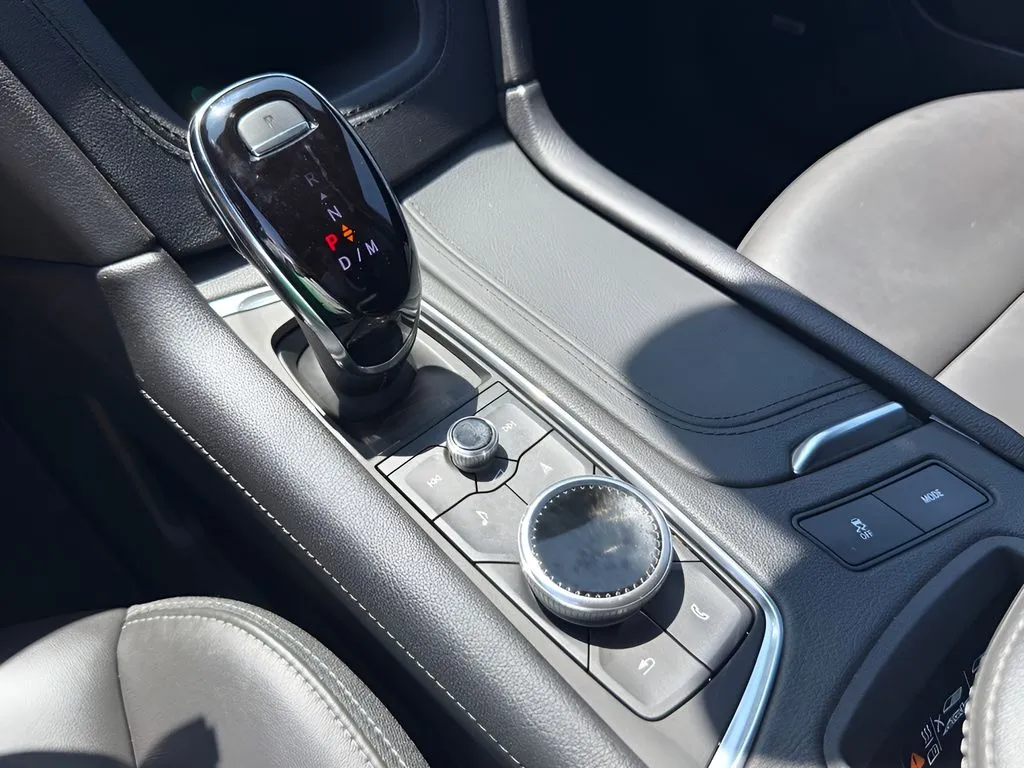 Cadillac XT6 photo 15
