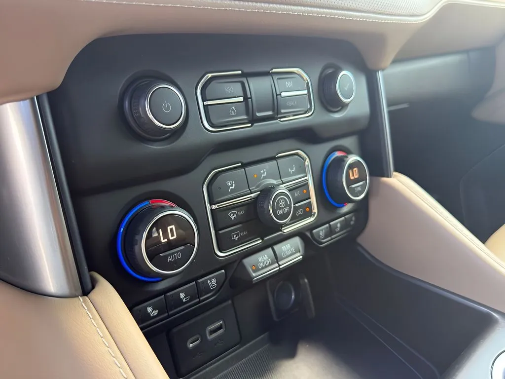 Chevrolet Tahoe photo 18