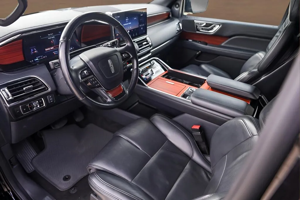 Lincoln Navigator photo 10