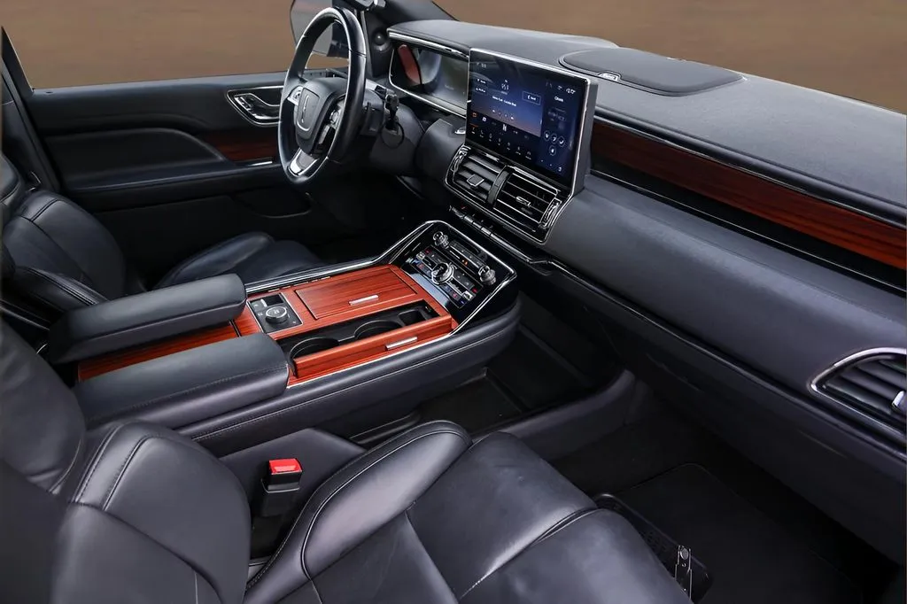Lincoln Navigator photo 30