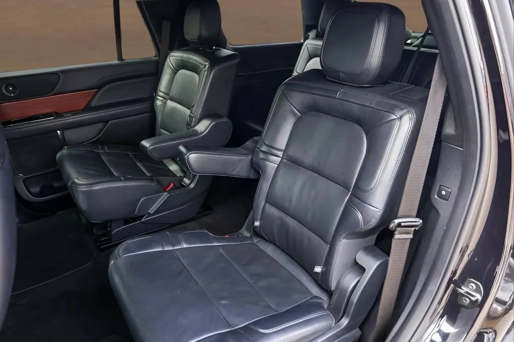 Lincoln Navigator photo 25