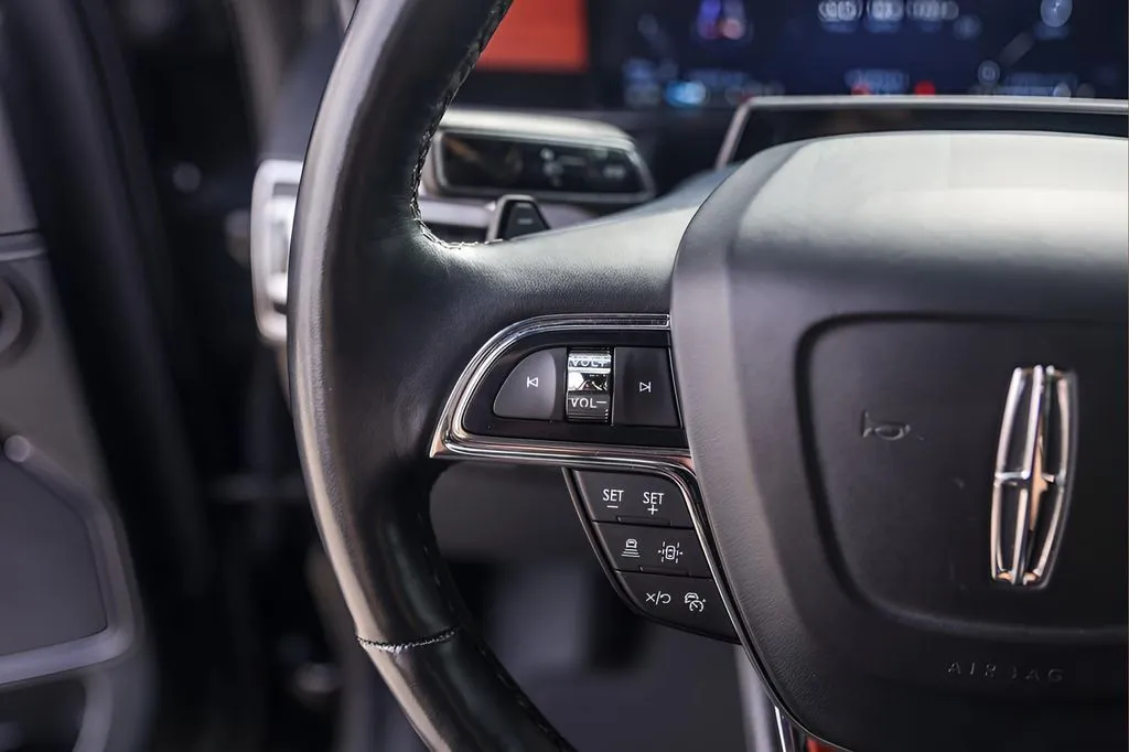 Lincoln Navigator photo 13