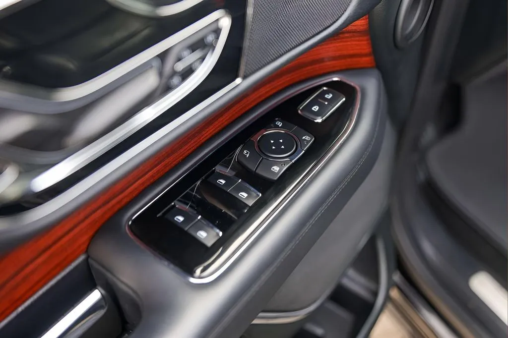 Lincoln Navigator photo 23