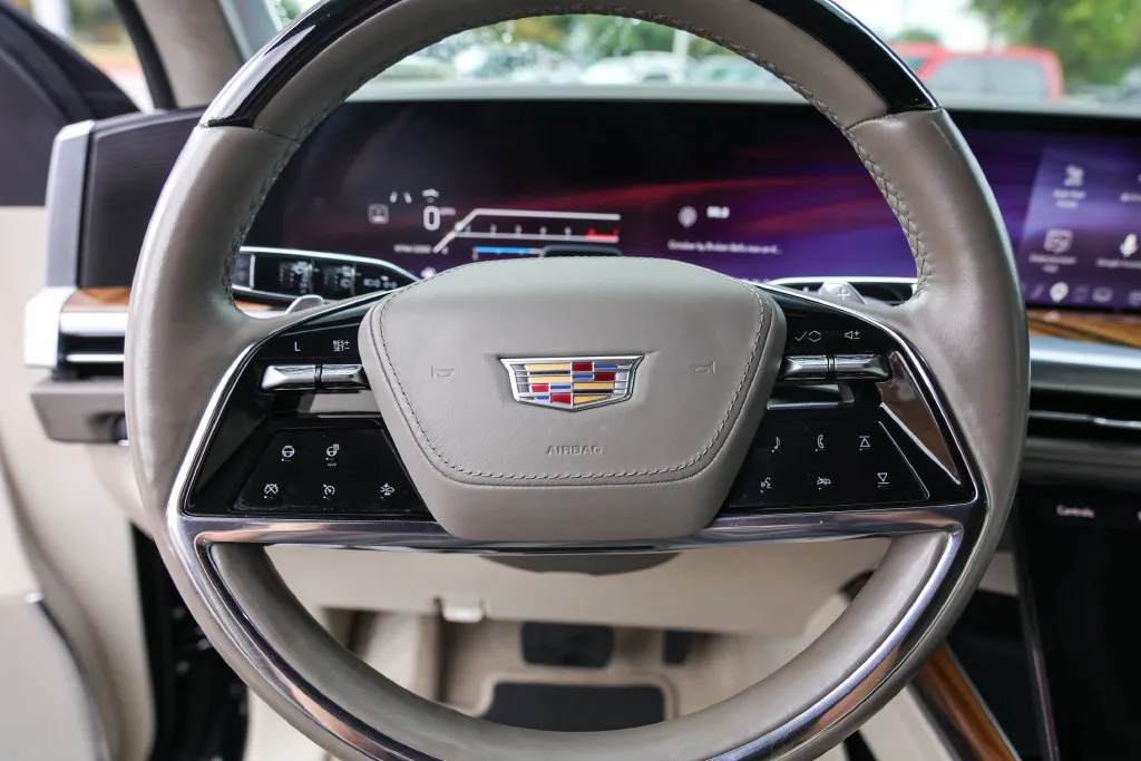 Cadillac Escalade photo 12