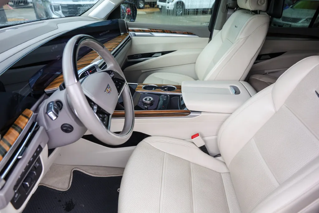 Cadillac Escalade photo 9
