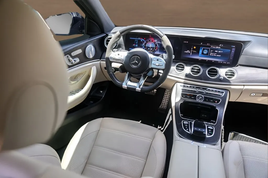 Mercedes-Benz E-Class photo 27