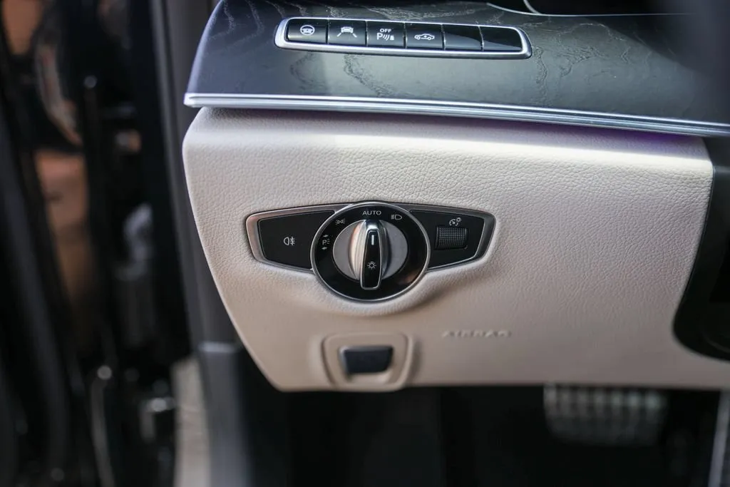 Mercedes-Benz E-Class photo 14