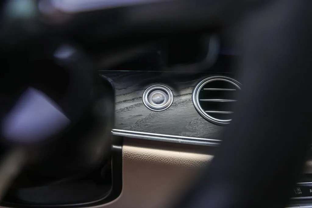 Mercedes-Benz E-Class photo 17