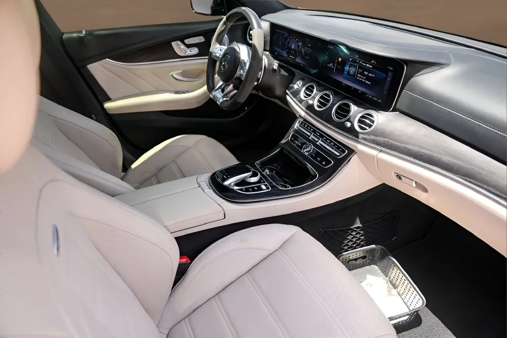 Mercedes-Benz E-Class photo 30