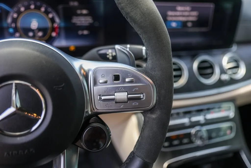 Mercedes-Benz E-Class photo 12