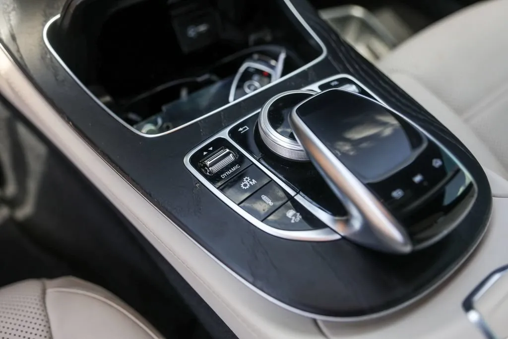 Mercedes-Benz E-Class photo 19