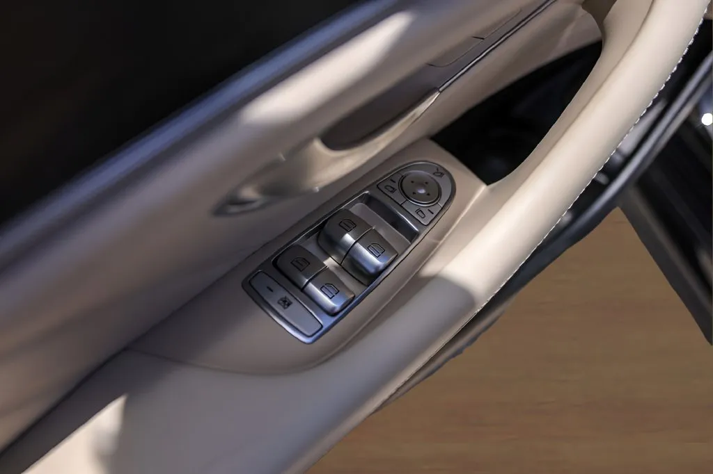 Mercedes-Benz E-Class photo 23