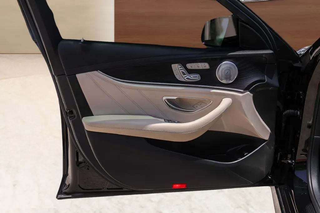 Mercedes-Benz E-Class photo 24