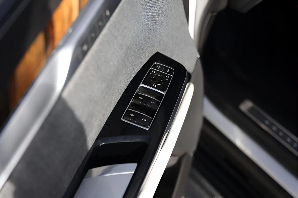 Cadillac Escalade ESV photo 23