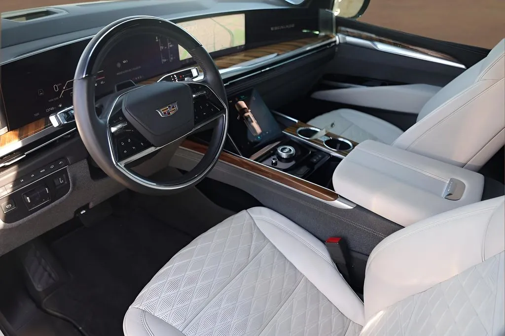 Cadillac Escalade ESV photo 11