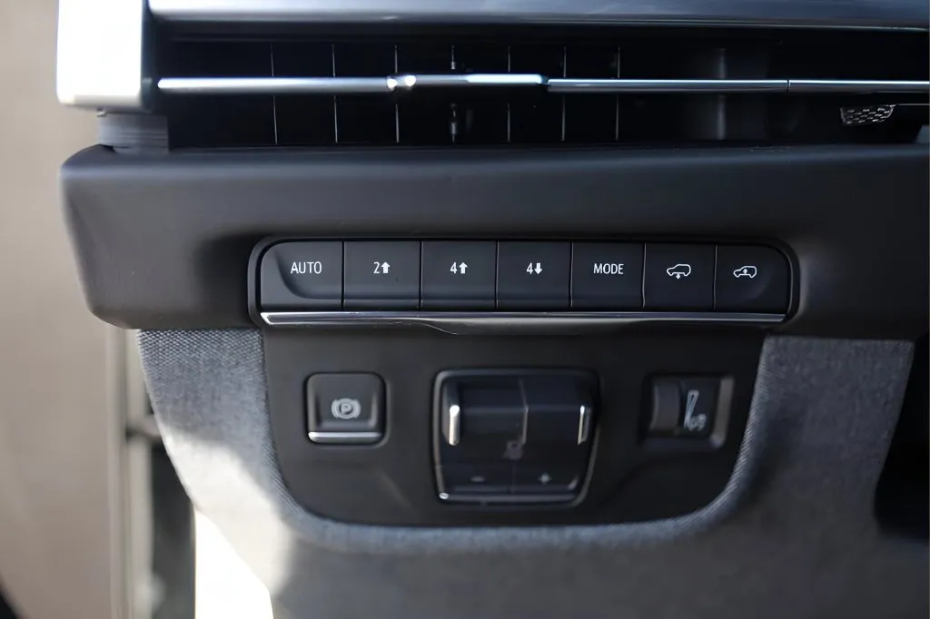 Cadillac Escalade ESV photo 16
